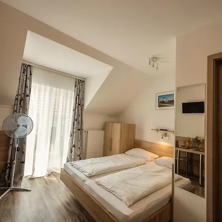 Kikoeto Balatonboglar